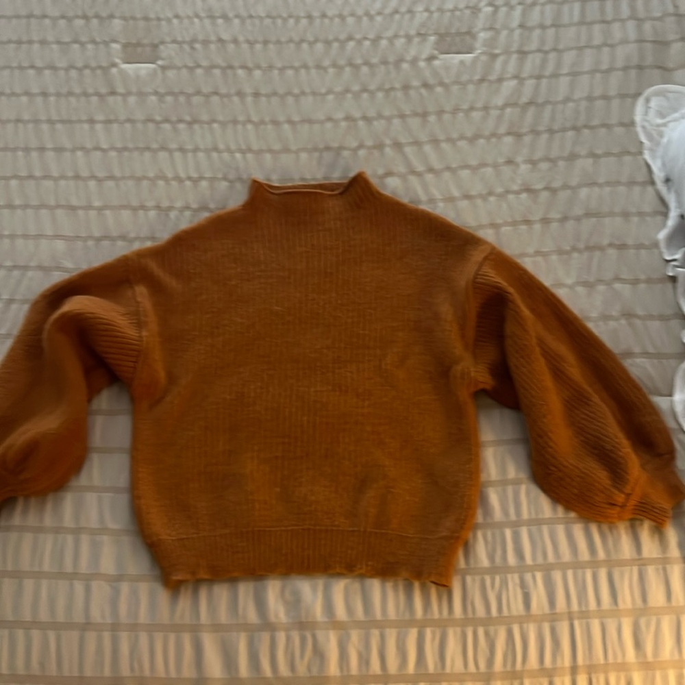 Women’s sweater size small from forever 21.